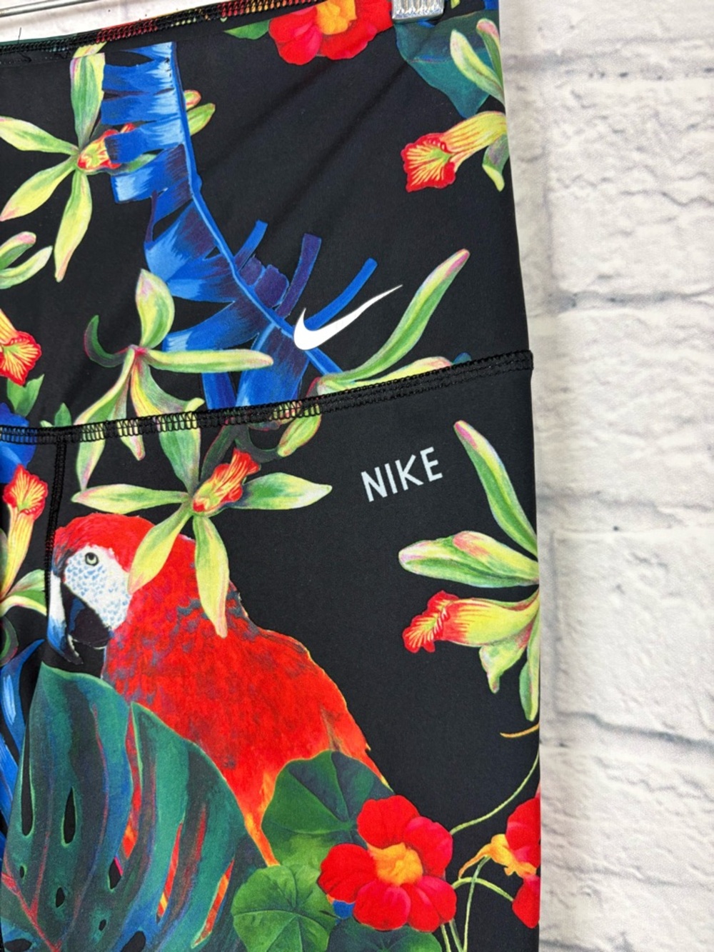 Nike Power 7/8 High-Rise Leggings in a floral tropical parrot print size XS - Picture 5 of 9